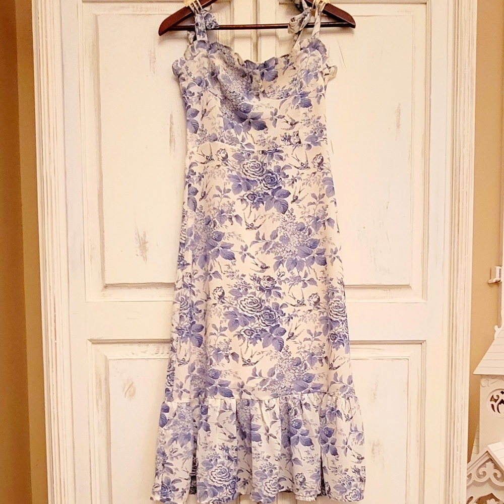 Blue and white chiffon dress lovley